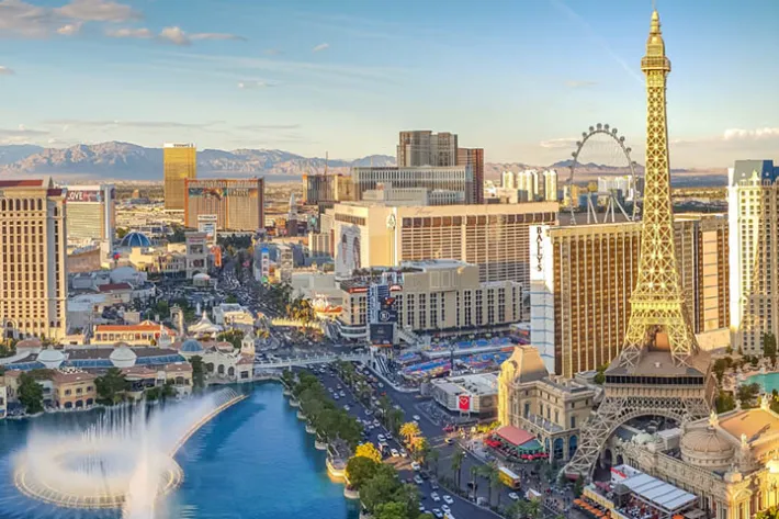 Las Vegas Bellagio fountains and strip